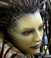 Sarah Louise Kerrigan, también conocida como la Reina de las Espadas, es una personaje principal y la mayor villana en el universo de StarCraft. - escultura-kerrigan-starcraft-12