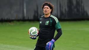 Ochoa será titular no México? Técnico despista sobre veterano, mas garante: 'No gol estou muito tranquilo'