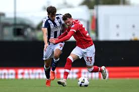 Wrexham vs Oxford United: ¡Formaciones Confirmadas y Dónde Verlo! - Imagen principal del artículo