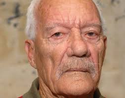 Isaac de Vega./El Día. Santa Cruz de Tenerife, EFE El escritor Isaac de Vega, Premio Canarias de Literatura en 1988, ha fallecido hoy en Tenerife, ... - 1391450196796g