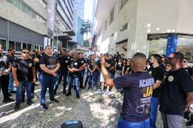 Aprovados em concurso de investigador da Polícia Civil fazem manifestação por convocação imediata