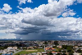 Nova frente fria marca o retorno das tempestades ao Paraná, prevê o Simepar