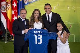 Keylor Navas hace un guiño a Florentino Pérez en media campaña política del Real Madrid