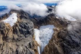Durante siglos hubo nieve eterna en un lugar imposible, a pocos kilómetros del ecuador. Ahora está desapareciendo y se llevará algo que jamás podremos recuperar