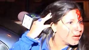 Carmen Rengifo, periodista de la cadena RCN fue agredida por una turba en las afueras del recinto donde falleció Chávez. Agreden a periodista en Hospital ... - periodista