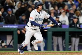 Mariners make flurry of roster moves ahead of White Sox series