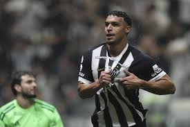 Victor Hugo sofre nova lesão e vira desfalque no Atlético