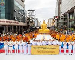 Image of Foreign visitors participating in a Kathina procession