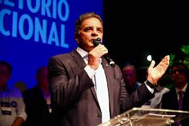Painel: Aécio decide não se candidatar após 40 anos em mandatos eletivos