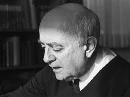 Theodor Adorno elaboró un análisis sobre esta relación en una conferencia pronunciada con ocasión del Dies Academicus de la Escuela Técnica Superior de ... - adorno