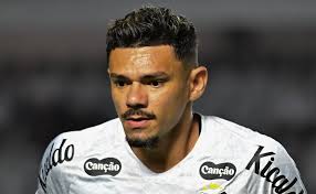 Tiquinho Soares não vai ao Remo, negocia com outro clube e saída do Santos será por empréstimo