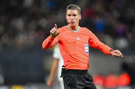 OL : Letexier a le melon, un arbitre craque