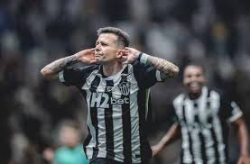 Bernard revela que recusou propostas de rivais para cumprir promessa no Atlético