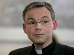 Denn sein Chef Bischof <b>Franz-Peter</b> Tebartz-van Elst steht quasi seit seinem <b>...</b> - 972539621-bischof-franz-peter-tebartz-van-elst-aDqdbF9Pb34