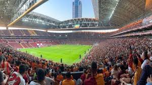 ¡Partidazo en Estambul! Ex-estrella del Galatasaray causa furor