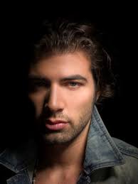 Angel Salvador ( Jencarlos canela) : Fils de Martin, Neveu de Christian. Angel est un jeune homme noble, ... - jencarlos-canela-1-05-25