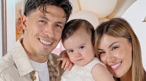 Aurora, hija de Lisandro Martínez, celebra primer cumpleaños con emotiva fiesta familiar