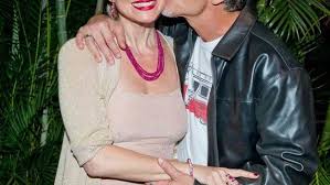 Filho de famoso ex-casal de atores está um homem. E é a 'cara chapada' do pai