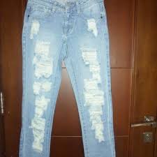 Hasil gambar untuk celana jeans robek wanita