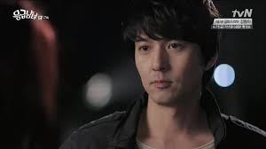 Chun-soo says that he understands now why Chang-min has been rude to him, but that it looks to him as if things aren&#39;t over between Chang-min and Jin-hee. - ECep17-00158