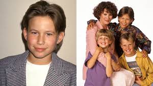 ‘Home Improvement’ star Jonathan Taylor Thomas makes rare appearance in reunion photo with co-stars