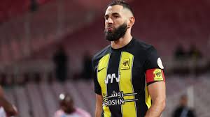 Jornal diz que Benzema se sente 'humilhado' na Arábia Saudita e vive 'drama' por renovação de contrato