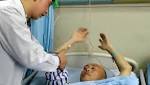 صيني يصاب بالشلل بسبب هاتفه