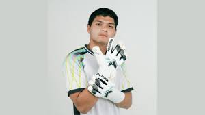 Asisten Pelatih Kiper Beri Pujian, Kode Keras Adi Satryo Gabung Arema?