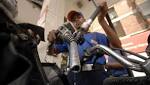 Petrol touches Mumbai, Centre decide