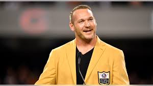 Brian Urlacher and Aaron Rodgers Weigh In On Transgender Athletes Controversy