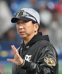 【阪神】藤川監督、ベンチ飛び出したシーンを説明「代走告げに行っただけ」（日刊スポーツ）