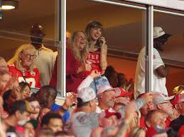Taylor Swift celebrated Travis Kelce's touchdown in this $40 Chiefs tank