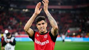 Gunners Pounce! Arsenal Set to Snatch Up Hincapie in Shock Move! - Imagen principal del artículo