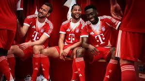 Neues Bayern Trikot spaltet die Fans: Ein 'M' sorgt für Aufruhr!