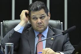 Alcolumbre teria perguntado se suíças iriam a festa de Vorcaro