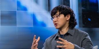 Alexandr Wang: Startups empowered by AI are now in a 'Goliath versus Goliath' fight for market dominance