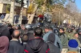 دفتر امام جمعه جونقان به آتش کشیده شد|فرارو