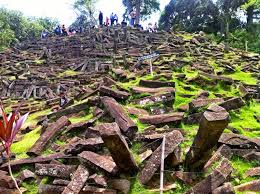 Hasil gambar untuk GUNUNG PADANG