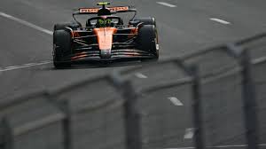 Norris 'punching himself' for missing chance after Piastri crash