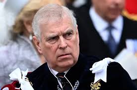 Anulan órdenes de registro contra el expríncipe Andrés después que la policía admitiera un error legal