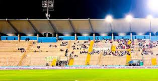 Clásico capitalino atrasado por fallo en una torre de alumbrado