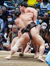 朝乃山４連勝で８勝４敗、左膝大けがから再起後は７場所連続勝ち越し 残る３番で２桁白星目指す（日刊スポーツ）