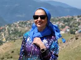 چهره ها در زمان ؛دکوراسیون خانه نفیسه روشن در تهران زیبا و خیلی شلوغ
