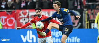 2. Bundesliga: Der FCK bei Holstein Kiel: Nachlegen - und personelle Experimente wagen