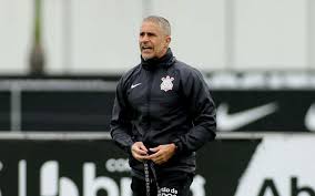 Sylvinho abre o jogo sobre passagem pelo Corinthians