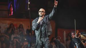Yandel revive el reggaetón de los 2000 con un concierto sinfónico en Mexicali