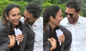 Após beijo em casamento, Ivete e novo affair se divertindo juntos são flagrados até por TV gringa