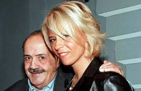 Risultati immagini per maurizio costanzo carezze