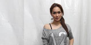 Hasil gambar untuk bugil telanjang NAJWA SHIHAB indonesia presenter tv