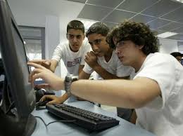 Resultado de imagen para imagenes de jovenes computadoras